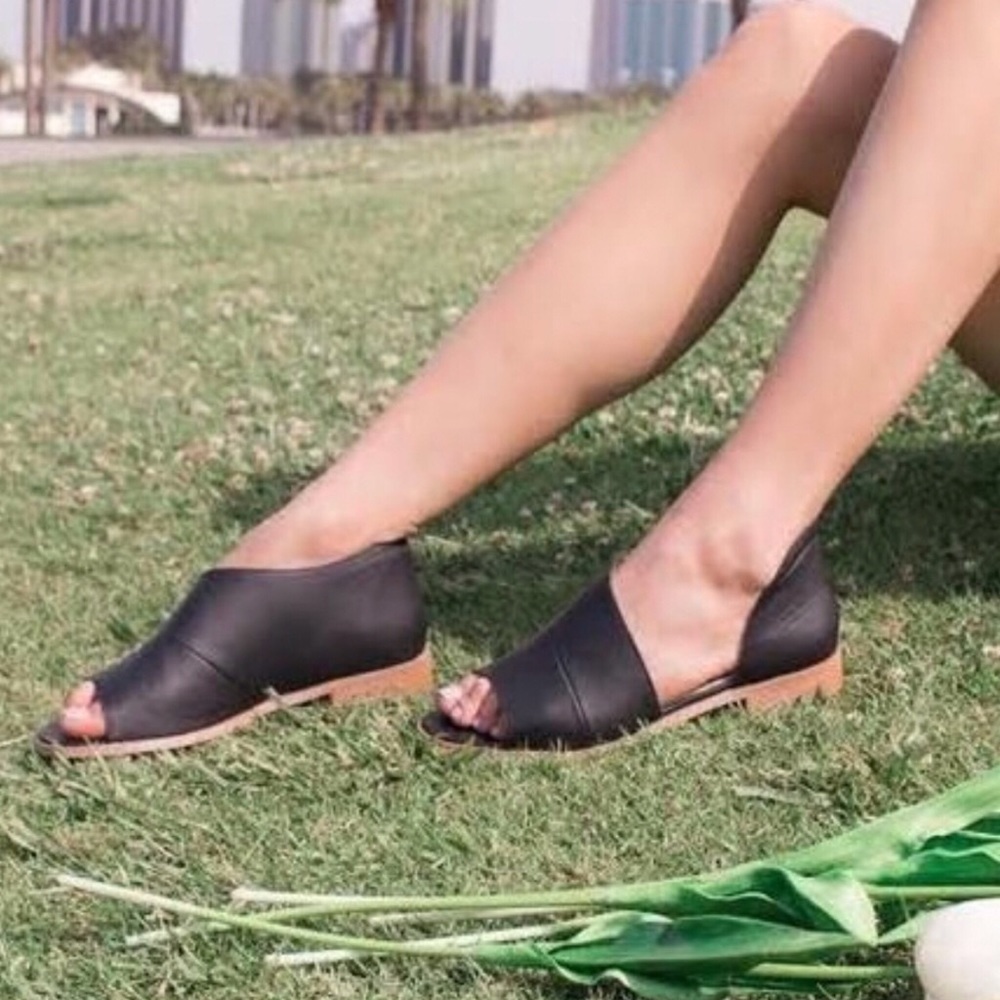 RELISTED SIZES 5.5 - 7.5 - 8.5 AVAILABLE side cute-out flats - Picture 2 of 7